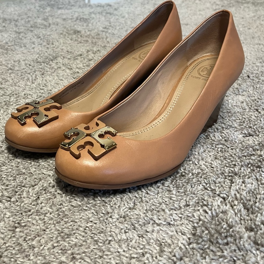 Tory Burch camel closed toe camel wedges size 7M women’s with dust bag leather